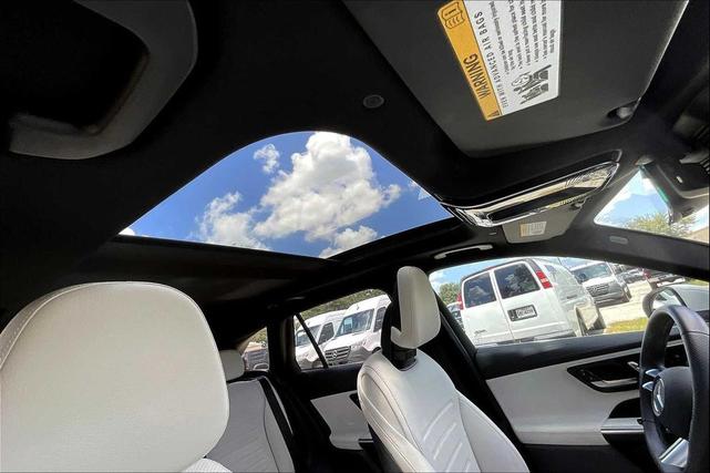 Photo of 2025 Polar White Mercedes-Benz GLC 300