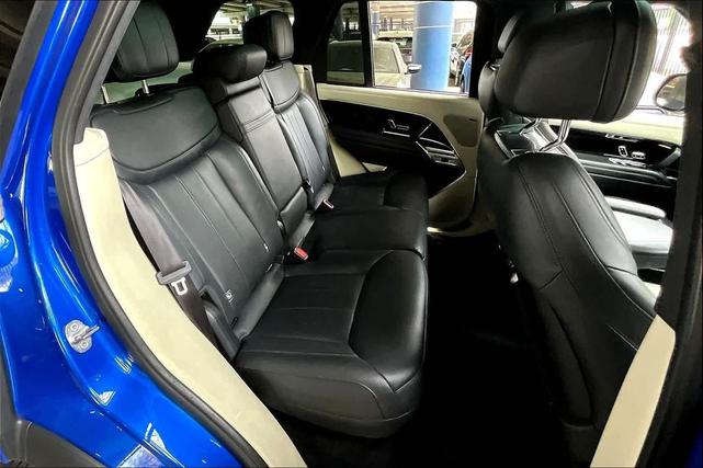 Photo of 2023 Velocity Blue SV Bespoke Ultra Metallic Gloss Land Rover Range Rover