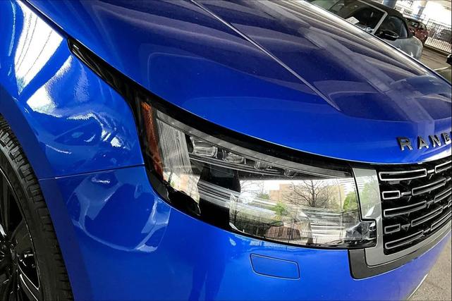 Photo of 2023 Velocity Blue SV Bespoke Ultra Metallic Gloss Land Rover Range Rover