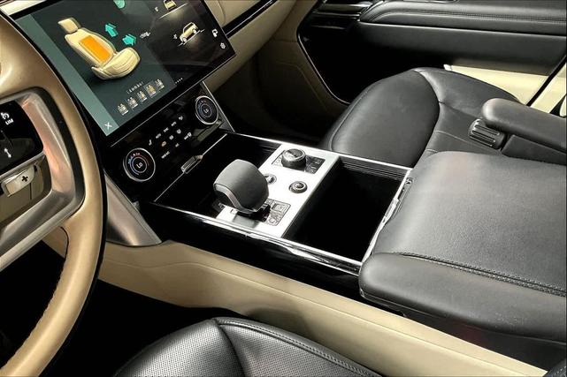Photo of 2023 Velocity Blue SV Bespoke Ultra Metallic Gloss Land Rover Range Rover
