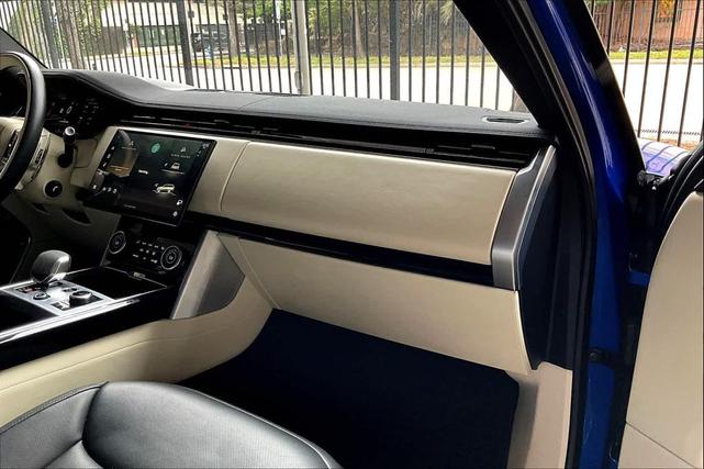 Photo of 2023 Velocity Blue SV Bespoke Ultra Metallic Gloss Land Rover Range Rover