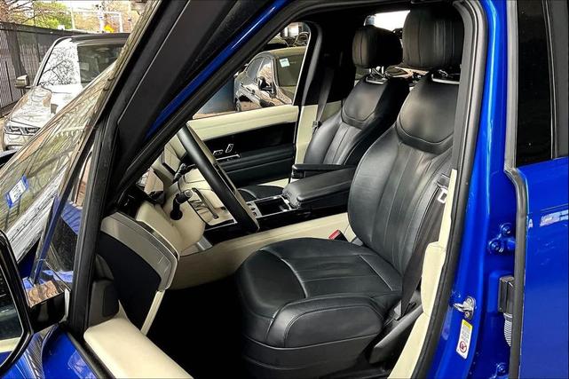 Photo of 2023 Velocity Blue SV Bespoke Ultra Metallic Gloss Land Rover Range Rover
