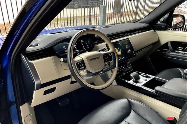 Photo of 2023 Velocity Blue SV Bespoke Ultra Metallic Gloss Land Rover Range Rover