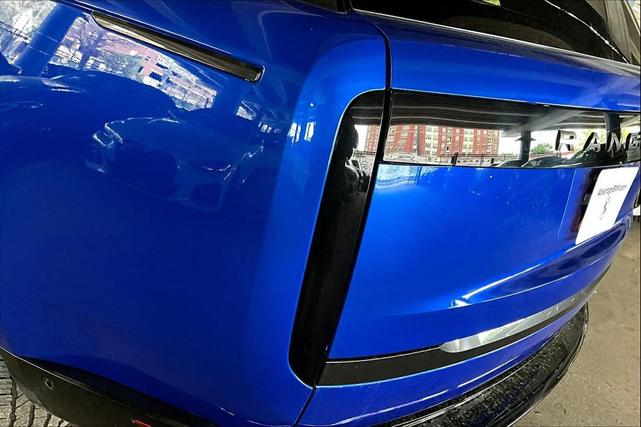 Photo of 2023 Velocity Blue SV Bespoke Ultra Metallic Gloss Land Rover Range Rover