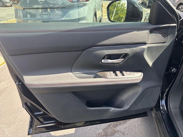 Photo of 2025 Super Black Nissan Kicks