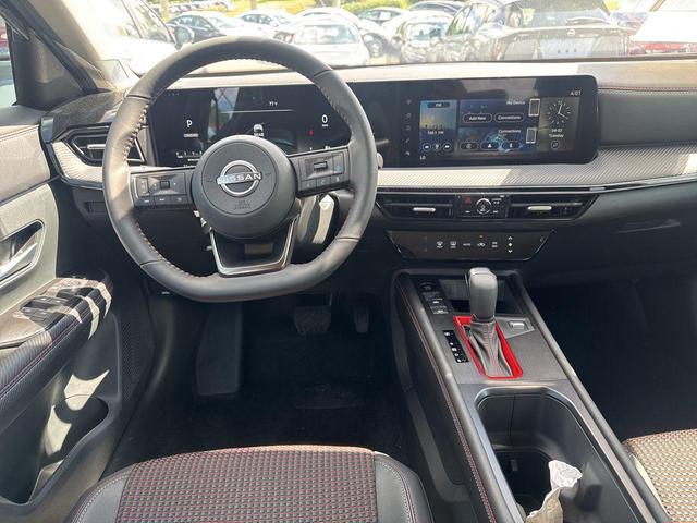 Photo of 2025 Super Black Nissan Kicks