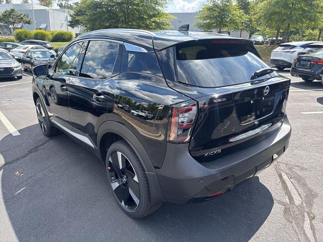 Photo of 2025 Super Black Nissan Kicks