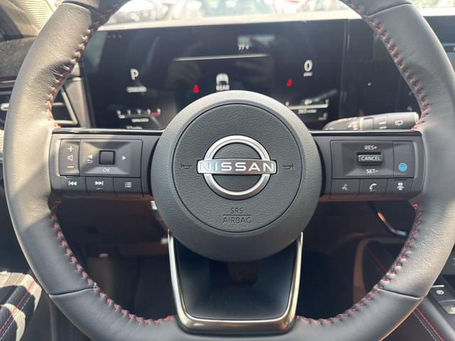 Photo of 2025 Super Black Nissan Kicks