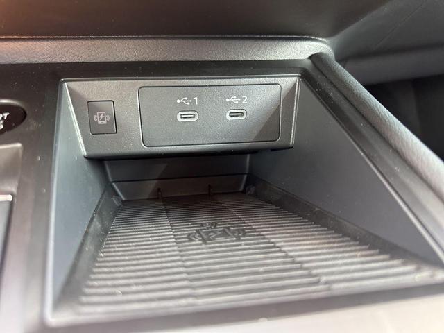 Photo of 2025 Super Black Nissan Kicks