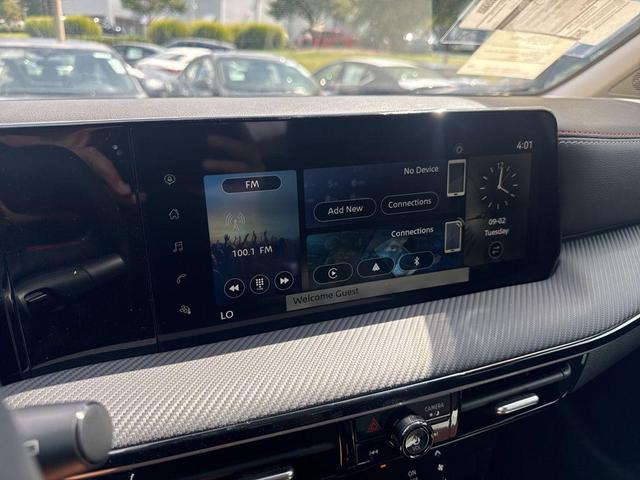 Photo of 2025 Super Black Nissan Kicks