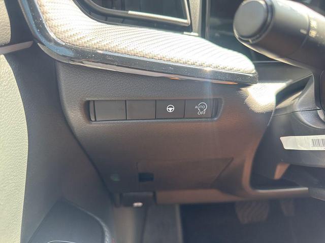 Photo of 2025 Super Black Nissan Kicks