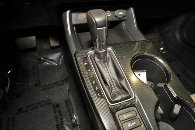 Photo of 2022 Platinum White Pearl Honda Civic