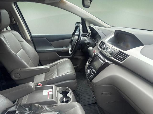 Photo of 2015 Crystal Black Pearl Honda Odyssey