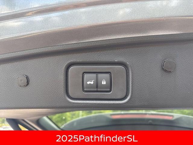 Photo of 2025 Gun Metallic Nissan Pathfinder