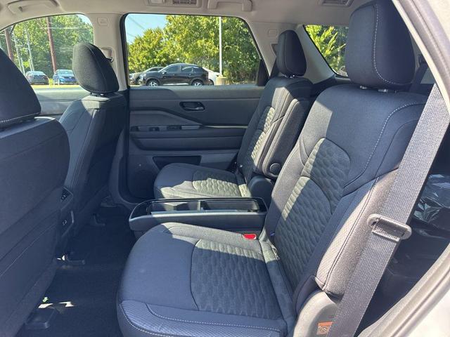 Photo of 2025 Brilliant Silver Metallic Nissan Pathfinder