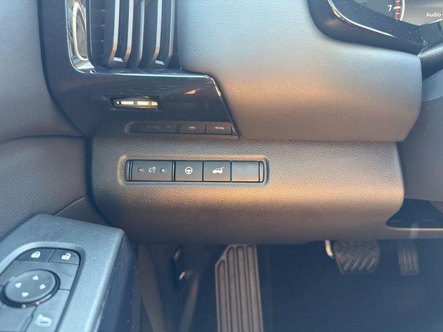 Photo of 2025 Brilliant Silver Metallic Nissan Pathfinder