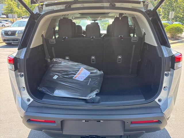Photo of 2025 Brilliant Silver Metallic Nissan Pathfinder