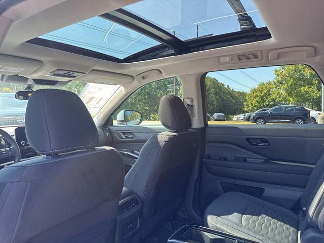 Photo of 2025 Brilliant Silver Metallic Nissan Pathfinder