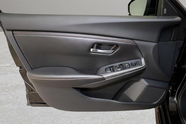 Photo of 2023 Super Black Nissan Sentra