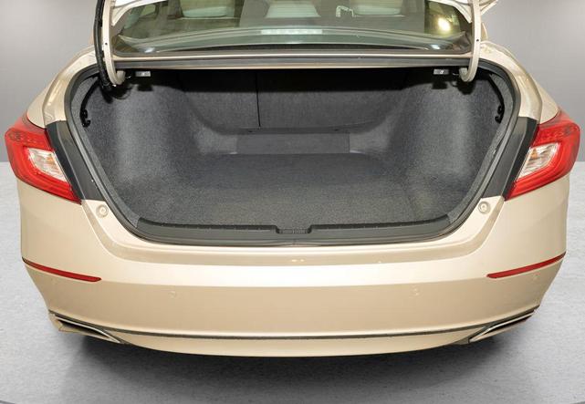Photo of 2018 Champagne Frost Pearl Honda Accord