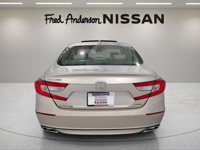 Photo of 2018 Champagne Frost Pearl Honda Accord