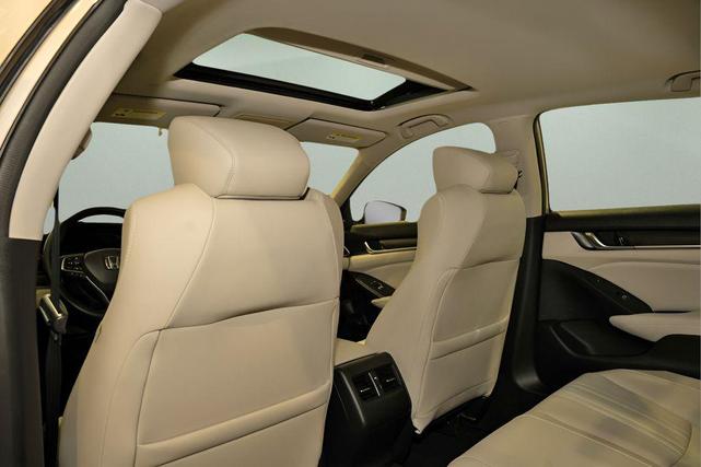 Photo of 2018 Champagne Frost Pearl Honda Accord