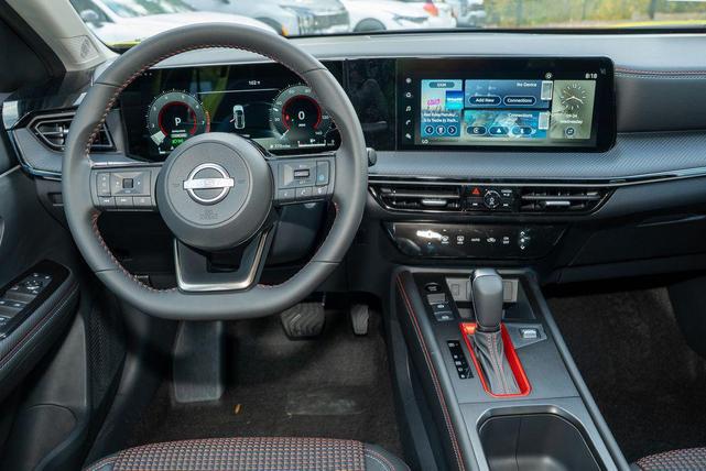 Photo of 2025 Yuzu Yellow Metallic/Super Black Nissan Kicks