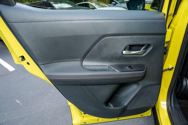 Photo of 2025 Yuzu Yellow Metallic/Super Black Nissan Kicks