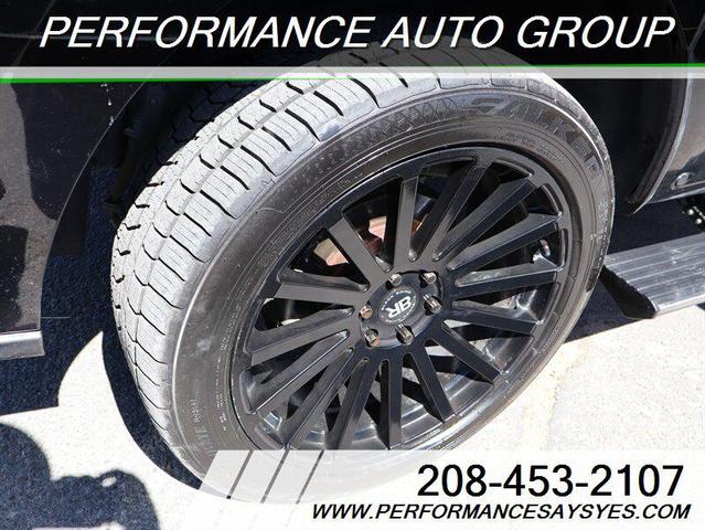 Photo of 2018 Shadow Black Ford Expedition Max