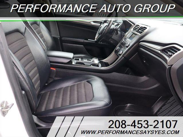 Photo of 2017 Oxford White Ford Fusion