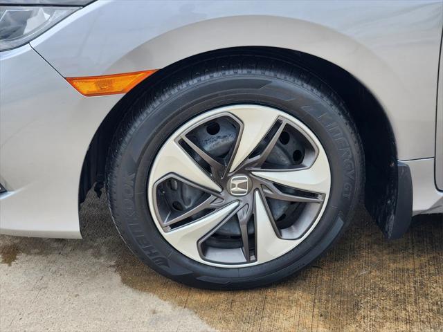 Photo of 2019 Lunar Silver Honda Civic