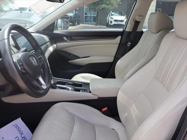 Photo of 2018 Champagne Frost Pearl Honda Accord