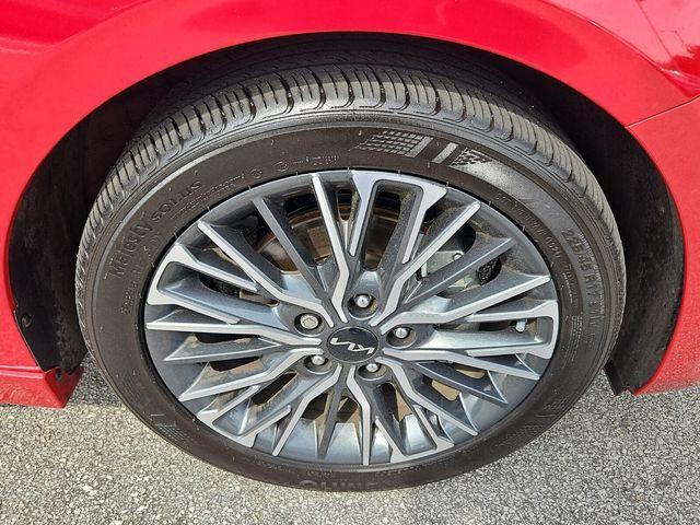 Photo of 2024 Currant Red Kia Forte