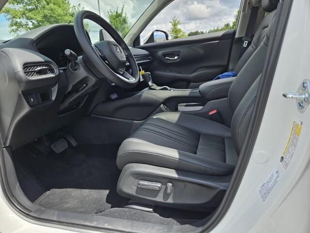 Photo of 2026 Platinum Honda HR-V