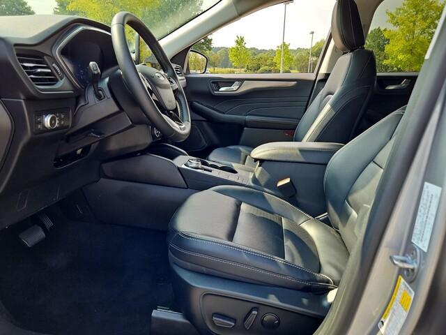 Photo of 2021 Silver Metallic Ford Escape