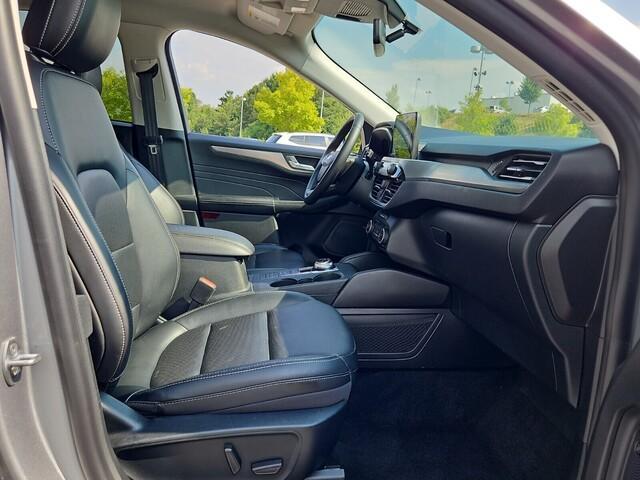 Photo of 2021 Silver Metallic Ford Escape
