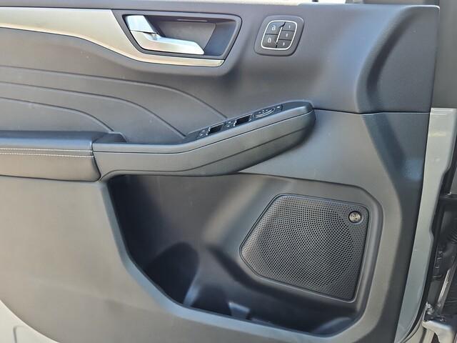 Photo of 2021 Silver Metallic Ford Escape