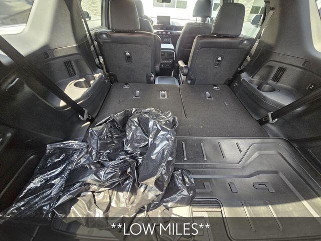 Photo of 2025 Silver Honda Pilot