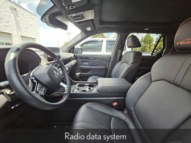 Photo of 2025 Silver Honda Pilot