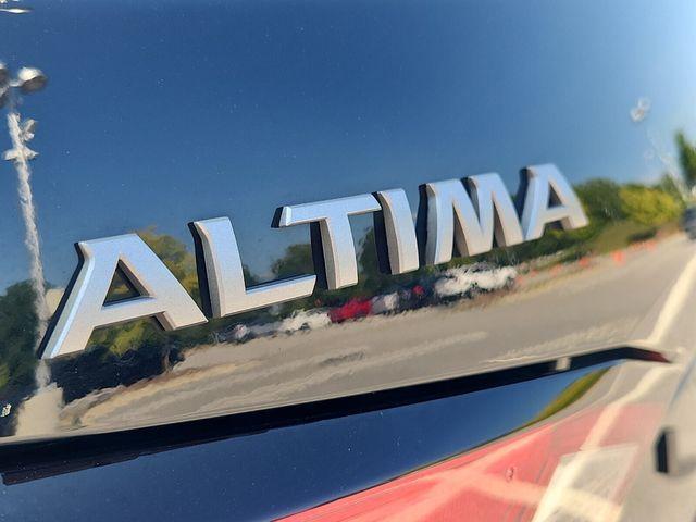 Photo of 2024 Black Nissan Altima