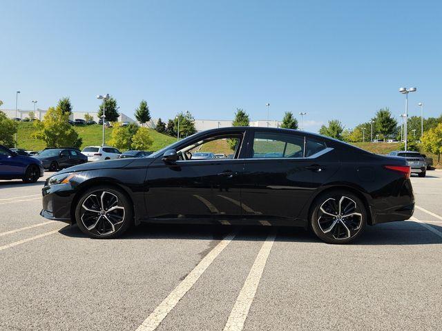 Photo of 2024 Black Nissan Altima