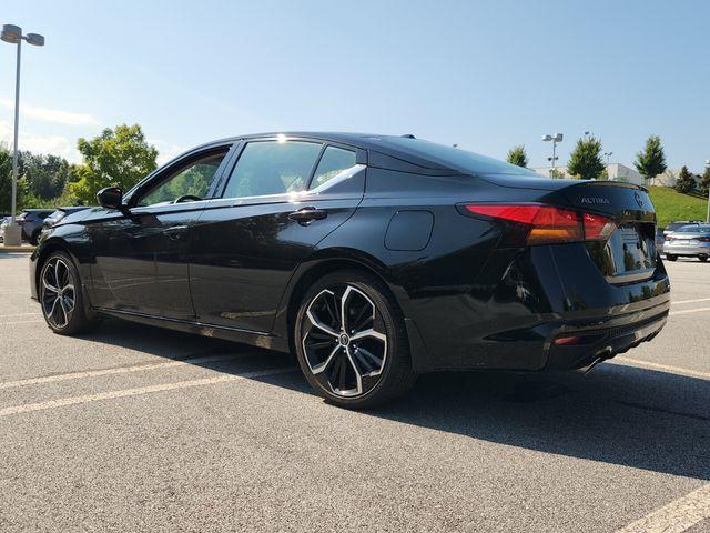 Photo of 2024 Black Nissan Altima