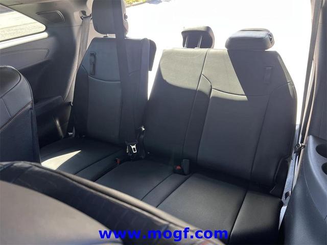 Photo of 2022 White Toyota Sienna