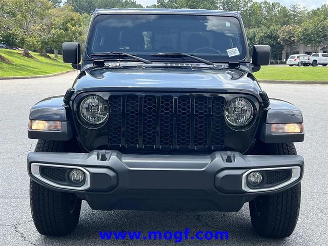 Photo of 2022 Black Clearcoat Jeep Gladiator