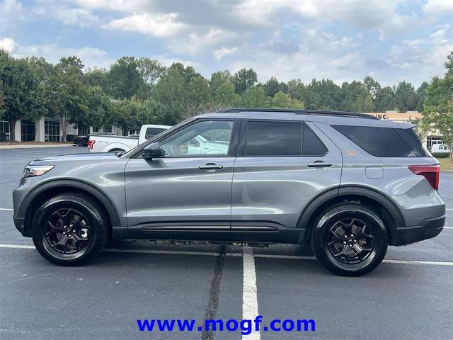 Photo of 2022 Carbonized Gray Metallic Ford Explorer