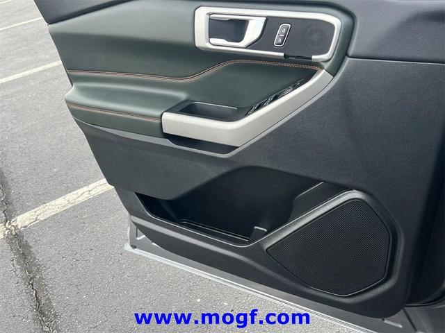 Photo of 2022 Carbonized Gray Metallic Ford Explorer