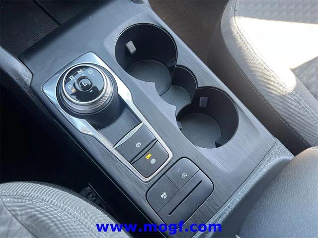 Photo of 2022 Oxford White Ford Escape