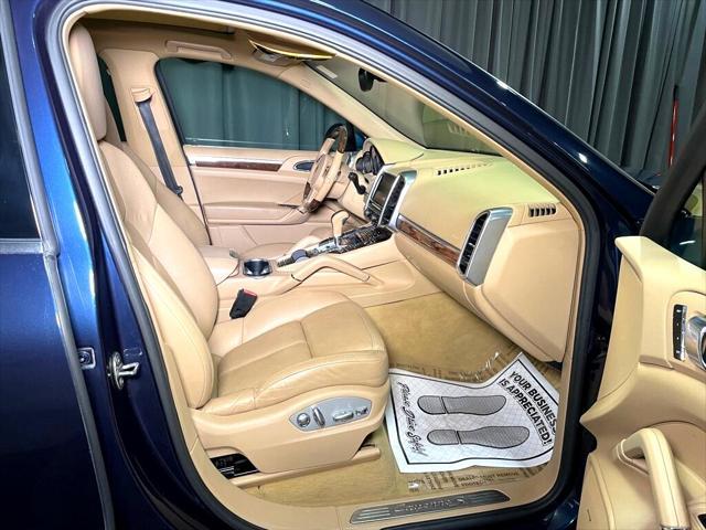 Photo of 2011 BLUE Porsche Cayenne
