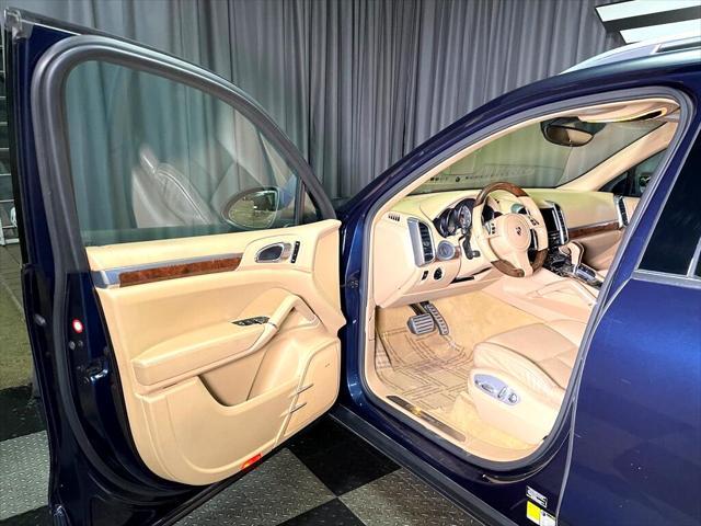 Photo of 2011 BLUE Porsche Cayenne