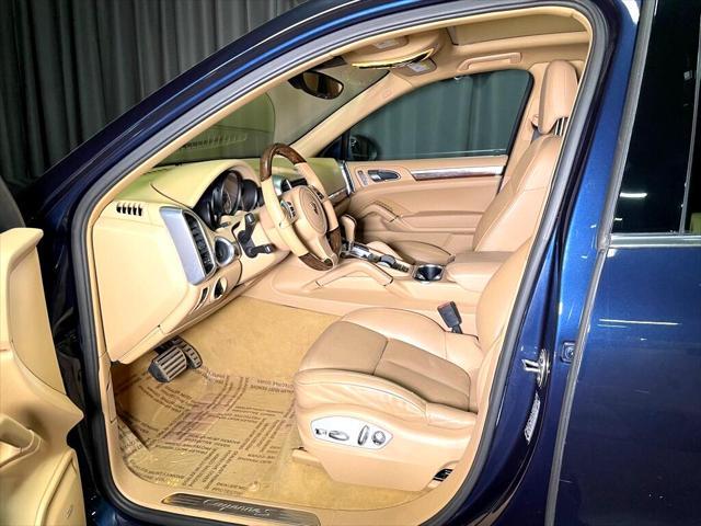 Photo of 2011 BLUE Porsche Cayenne